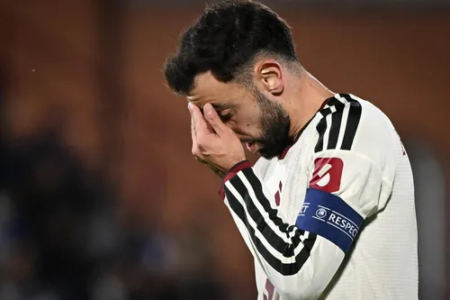 Como thrash shambolic Manchester United 4-1 to deepen crisis