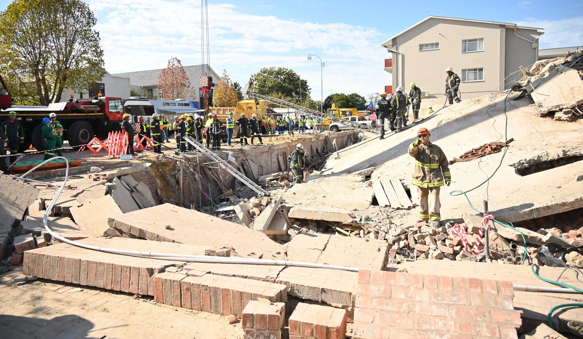 George building collapse: 'There must be consequences for this tragedy,' says Premier Alan Winde - Vimarsana News