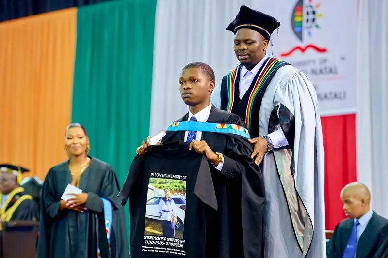 Graduate honours late mother as " biggest cheerleader" in emotional tribute