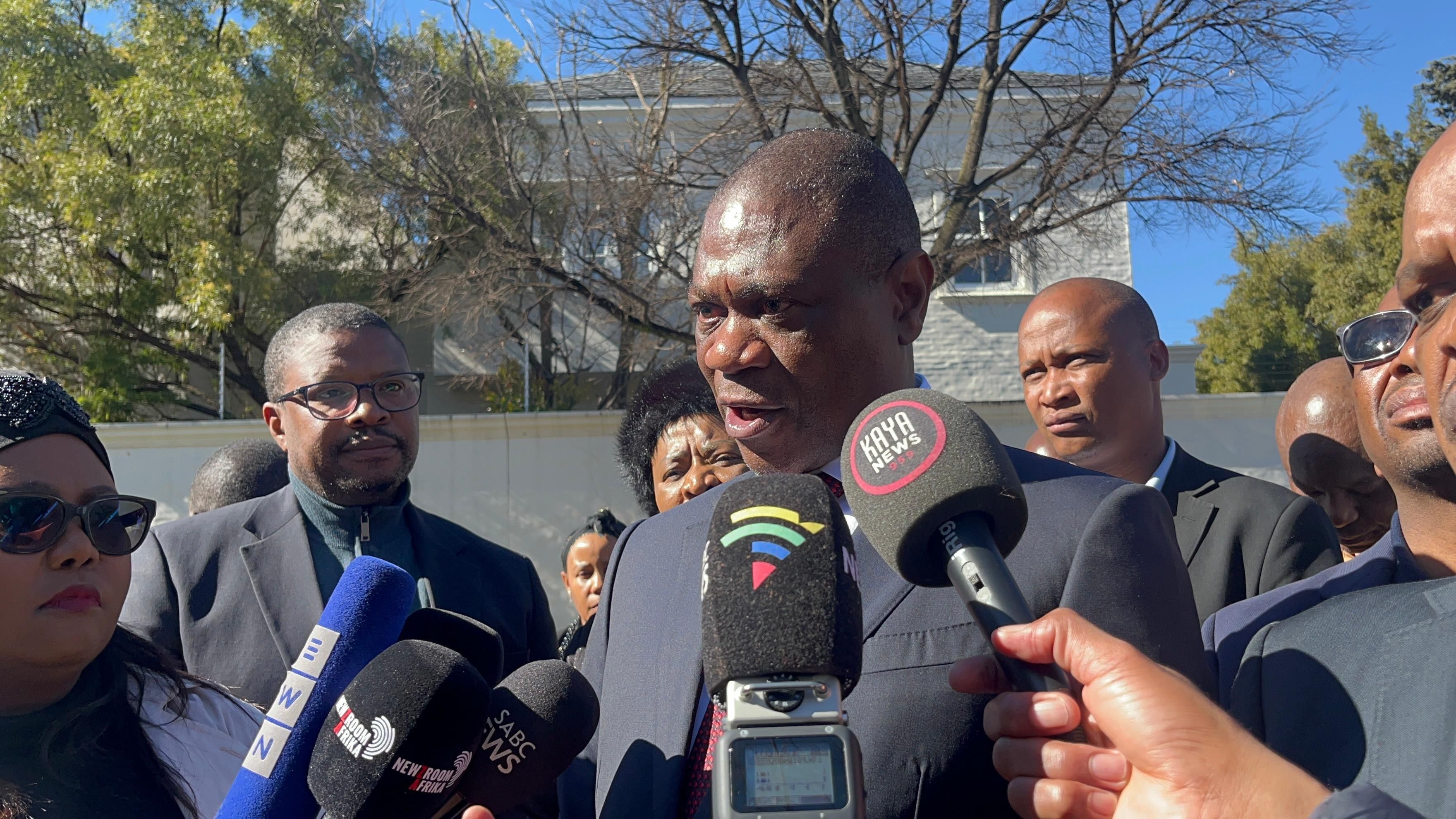 Paul Mashatile erinnert sich an David Mabuza als bescheidenen ...