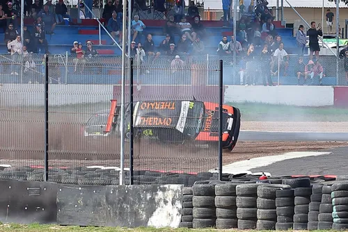 Wheel-to-wheel Power Series action at Killarney