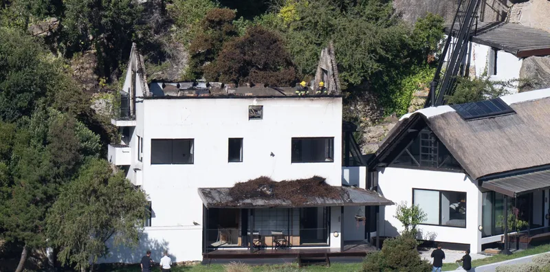 Firefighters remain vigilant in Hout Bay and Llandudno after overnight blaze