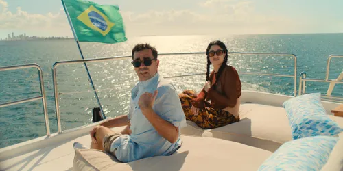 Dan Levy makes a witty and chaotic return to television in ‘Big Mistakes’