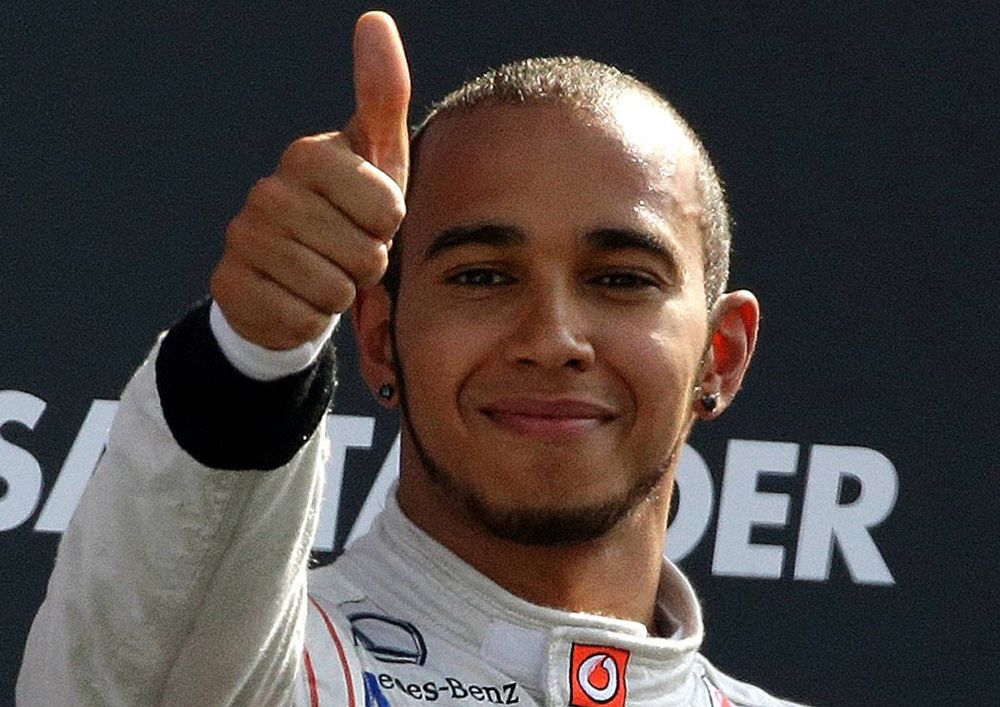 Mercedes confirms Hamilton signing