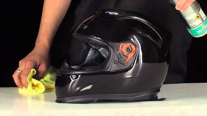 dandruff from motorcycle helmet 2013 Kimi Raikkonen Preseason Jerez Test Lotus F1 Paano Malabanan ang Helmet Dandruff?