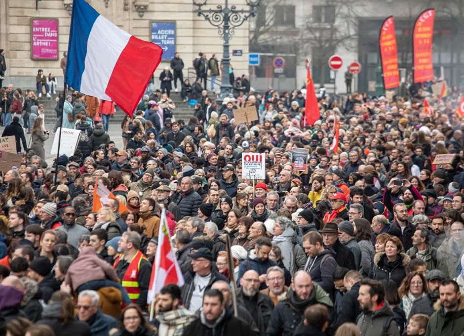 France's Fiscal Crisis Coincides With Retreat From Africa