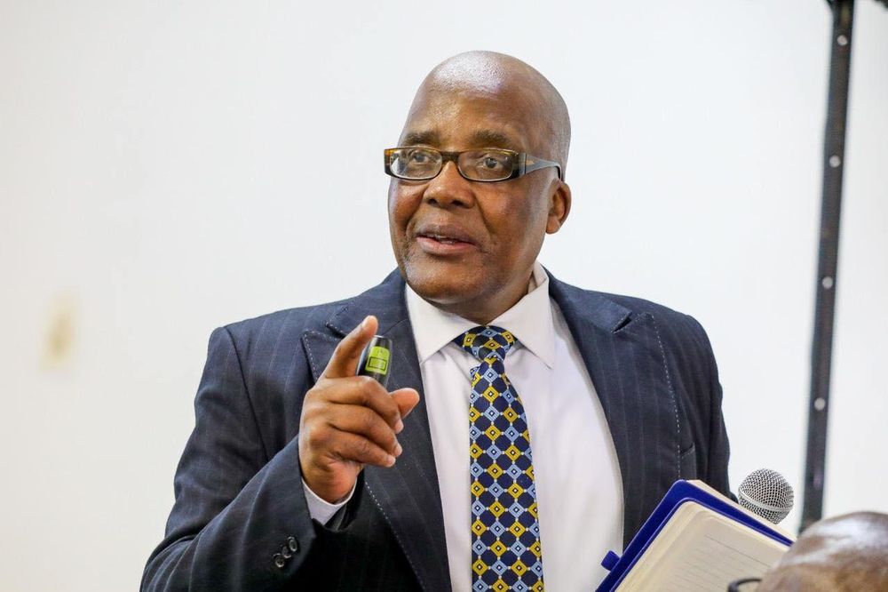 Minister Motsoaledi refuses early release of suspended director-general amid criminal charges