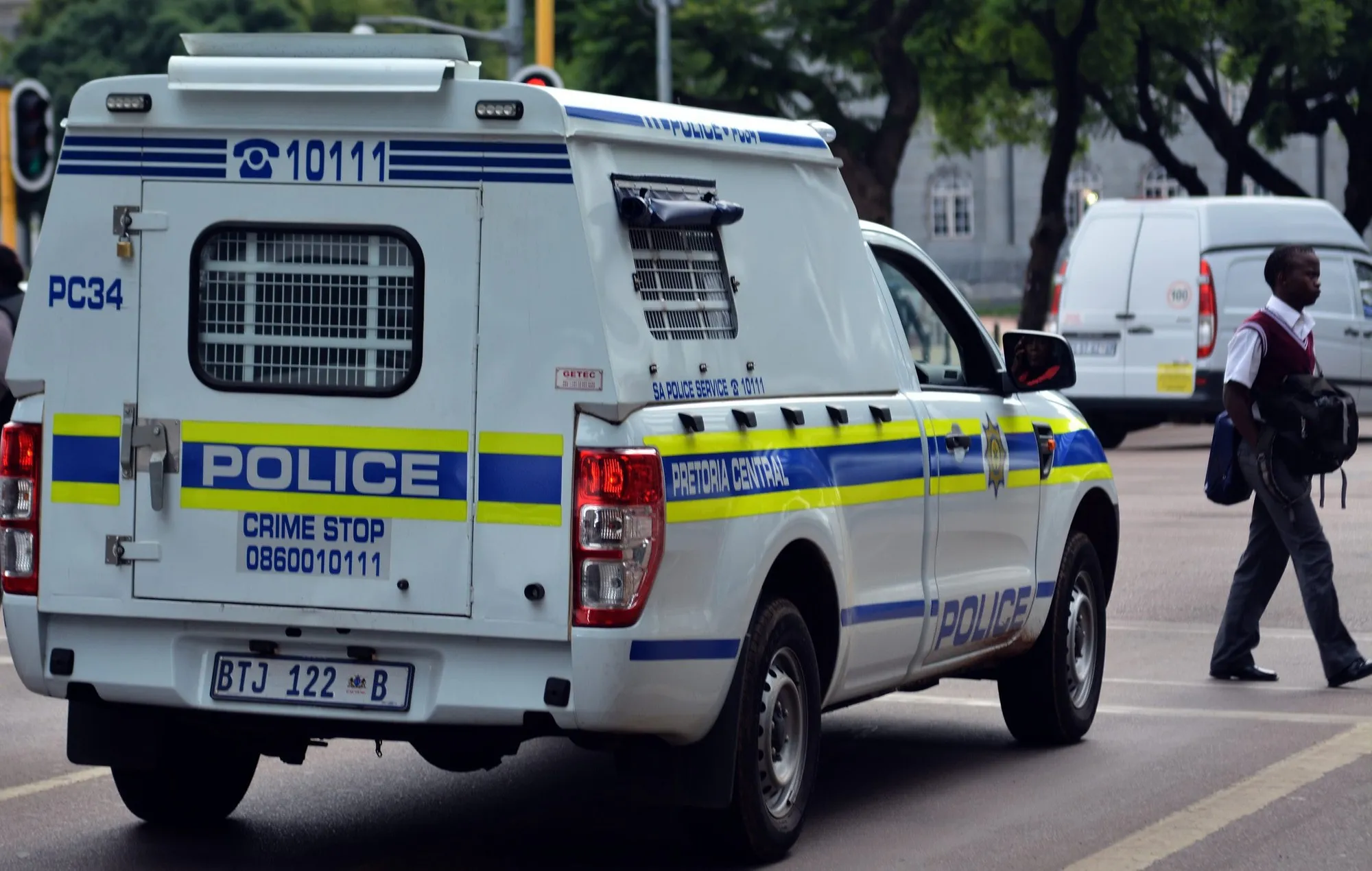 Worker alerts police after men offer R5,000 bribe to steal R160,000 kidney dialysis machine - Vimarsana News