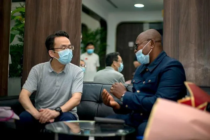 Lu Ming (L), head of the Chinese expert team, talks with Luku Maleyo Marius, a representative of the Ministry of Health of Democratic Republic of the Congo (DRC), in Kinshasa, capital of the DRC