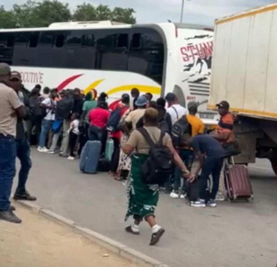Beitbridge border cleared 100 buses, over 22,000 travellers on Sunday