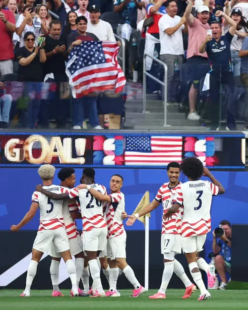 USA beat Australia 2-0 to reach World Cup knockouts