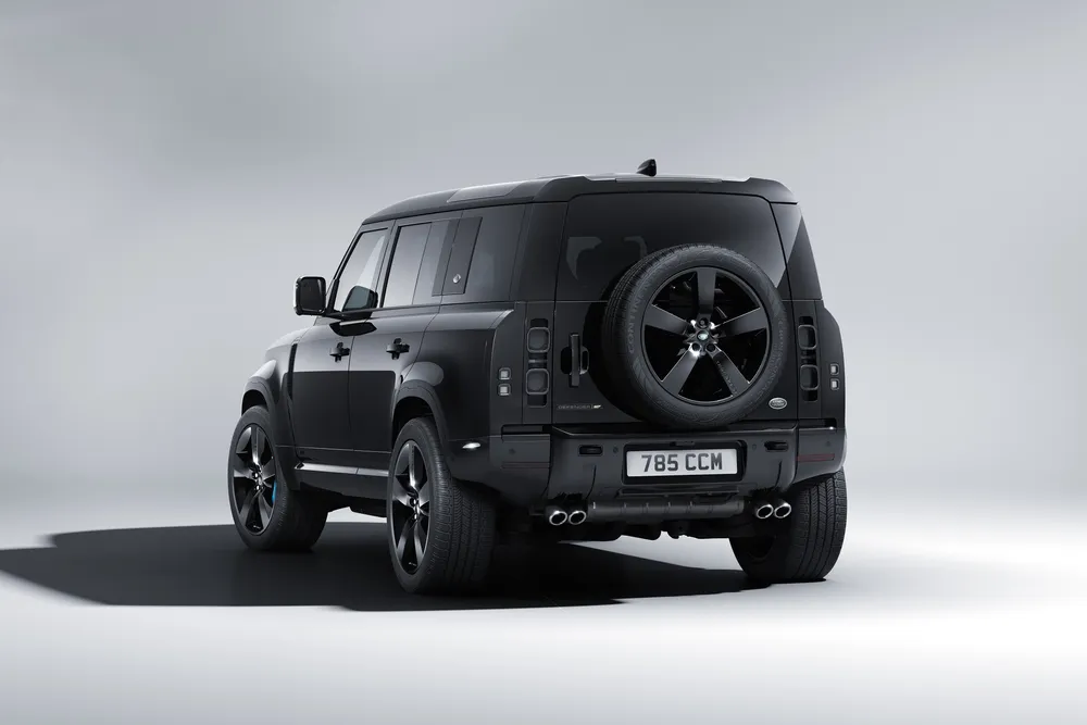 2022 Land Rover Defender V8 James Bond edition 