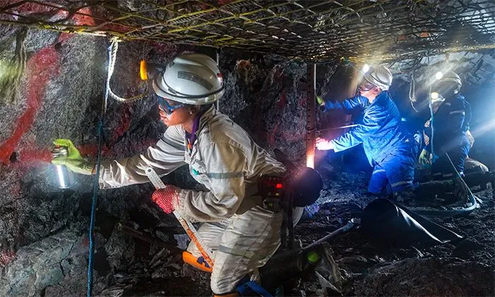 According to the annual review, the mining sector employed 470,457 people in 2025 and paid R200 billion in wages. 
