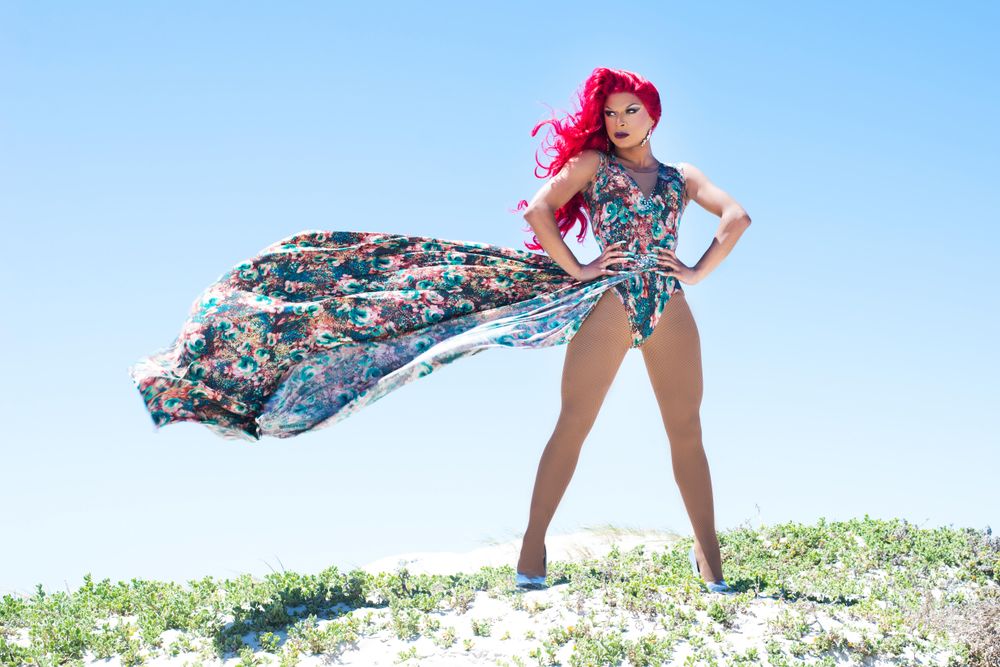 Manila the queen by night, Veon the designer by day