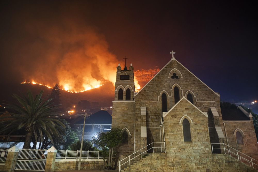 Wildfire engulfs over 2000 hectares of Table Mountain