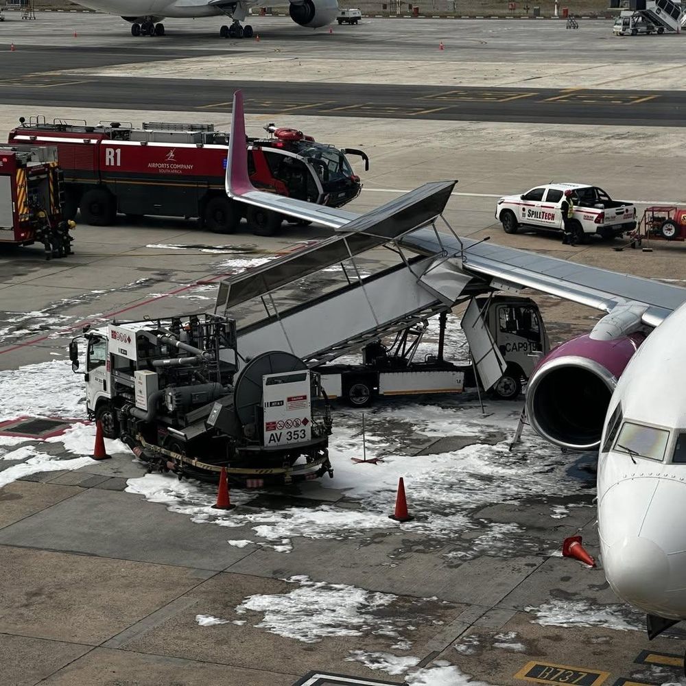 Investigation launched: Airstairs vehicle hits FlySafair boeing at Cape Town International Airport