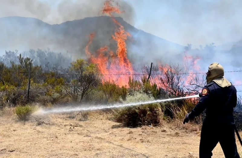 Fire crews make progress on La Motte blaze in Franschhoek