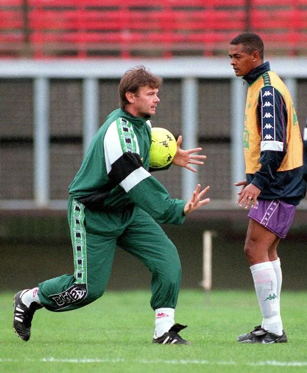 FILE PHOTO: Former Bafana Bafana coach Phillipe Troussier at a training session with striker Shaun Bartlett.