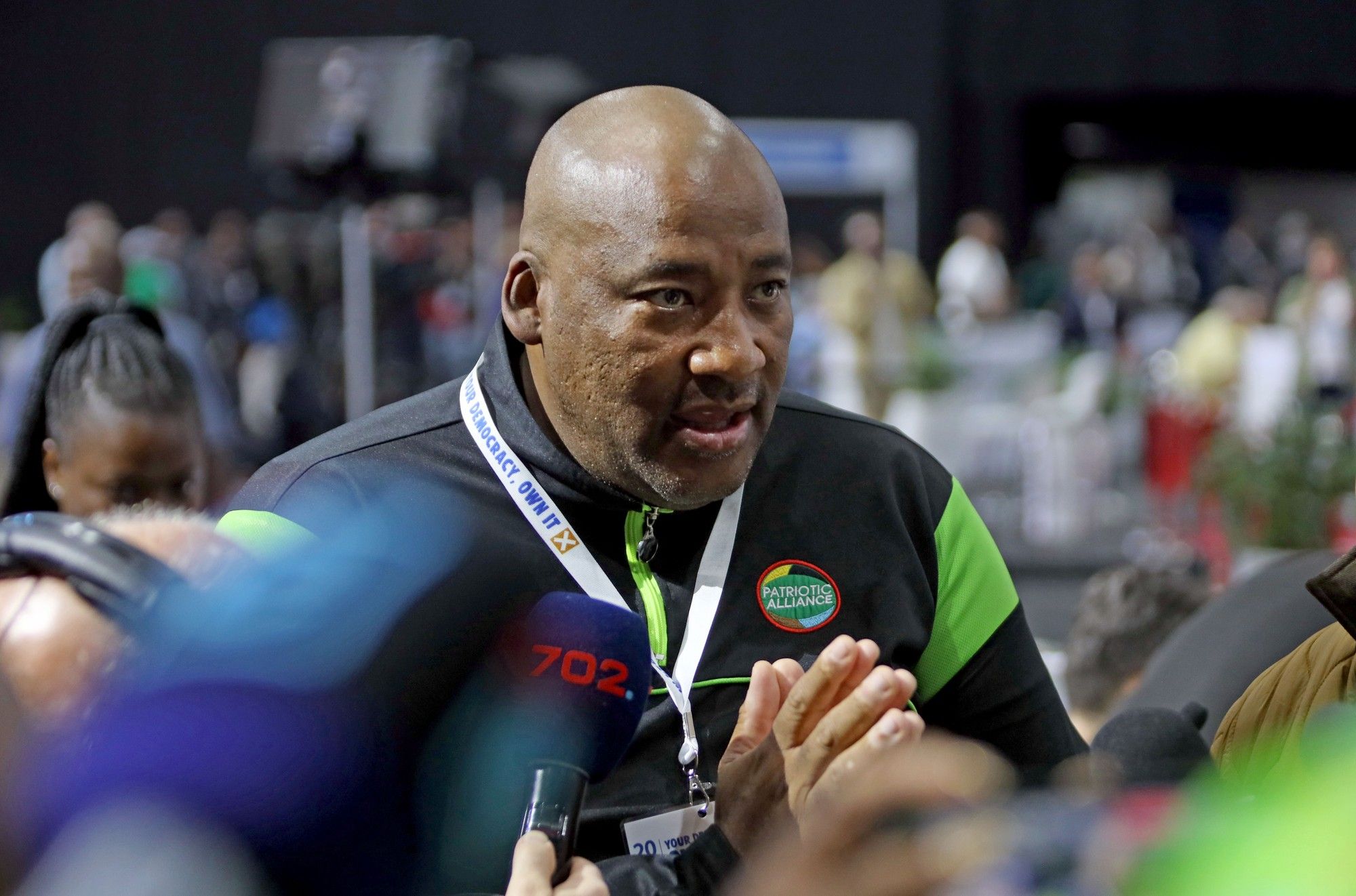 Ist Gayton McKenzie klar, dass die Fifa keine Einmischung der Regierung in ...