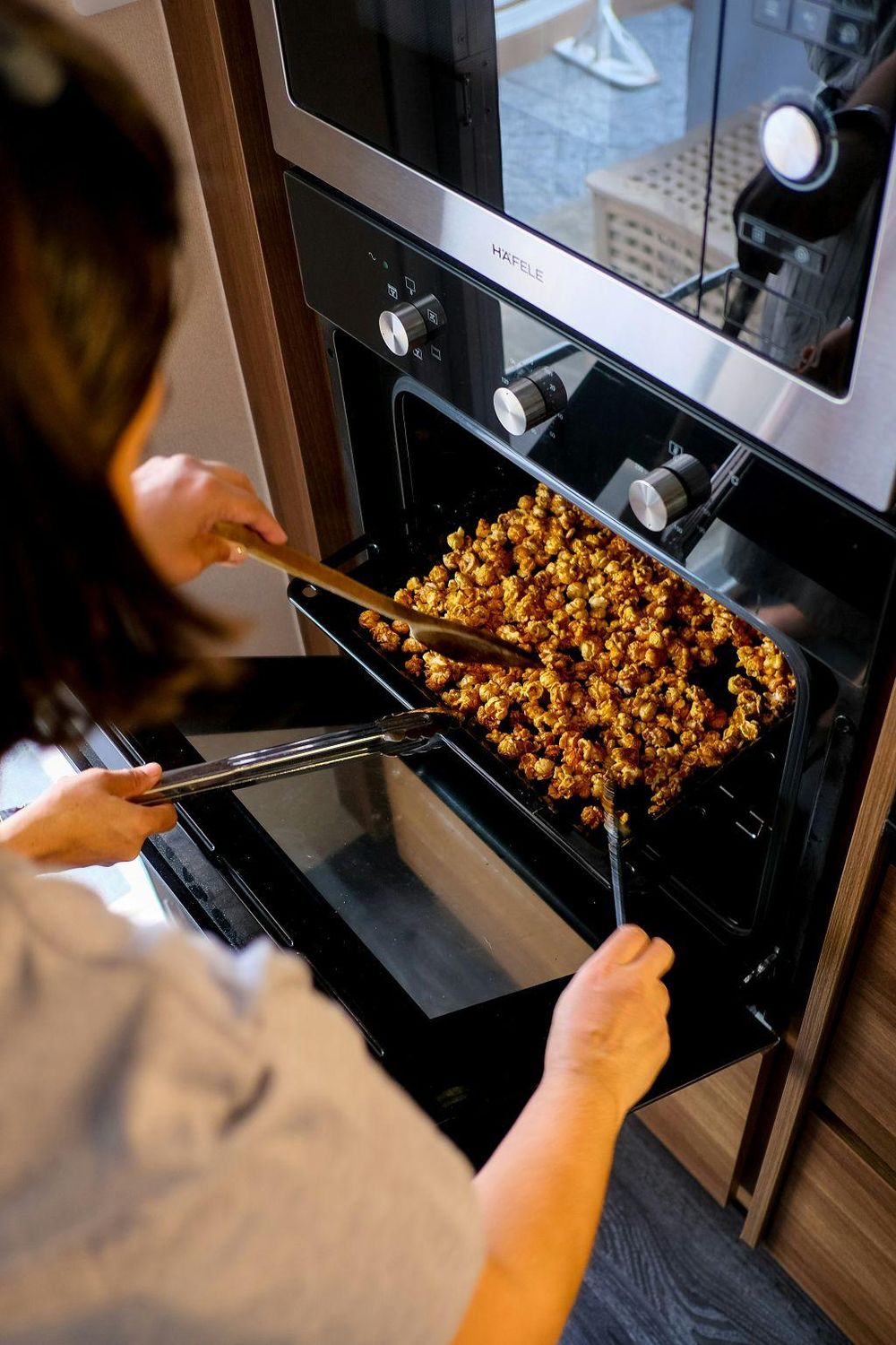 How to make caramel popcorn at home with simple pantry ingredients