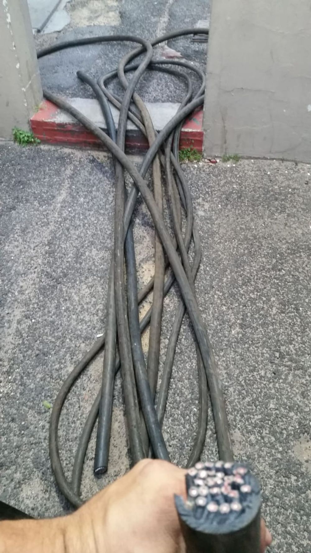 Fleeing suspect nabbed with 47m of copper cable in Woodstock