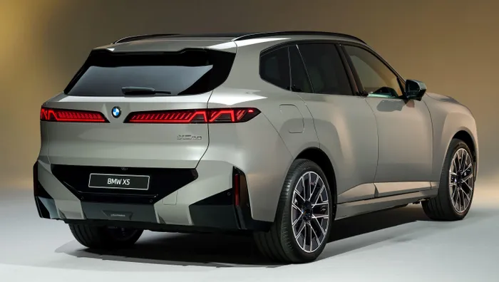 Strong proportions and Neue Klasse styling give the new X5 a more commanding presence.