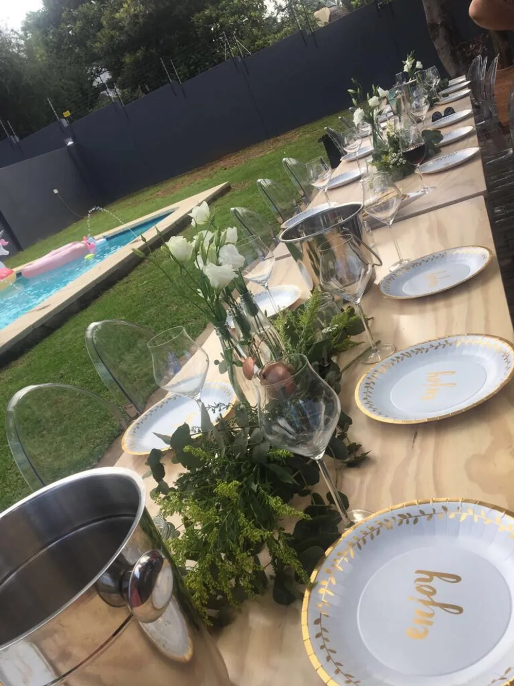What every Christmas table setting needs