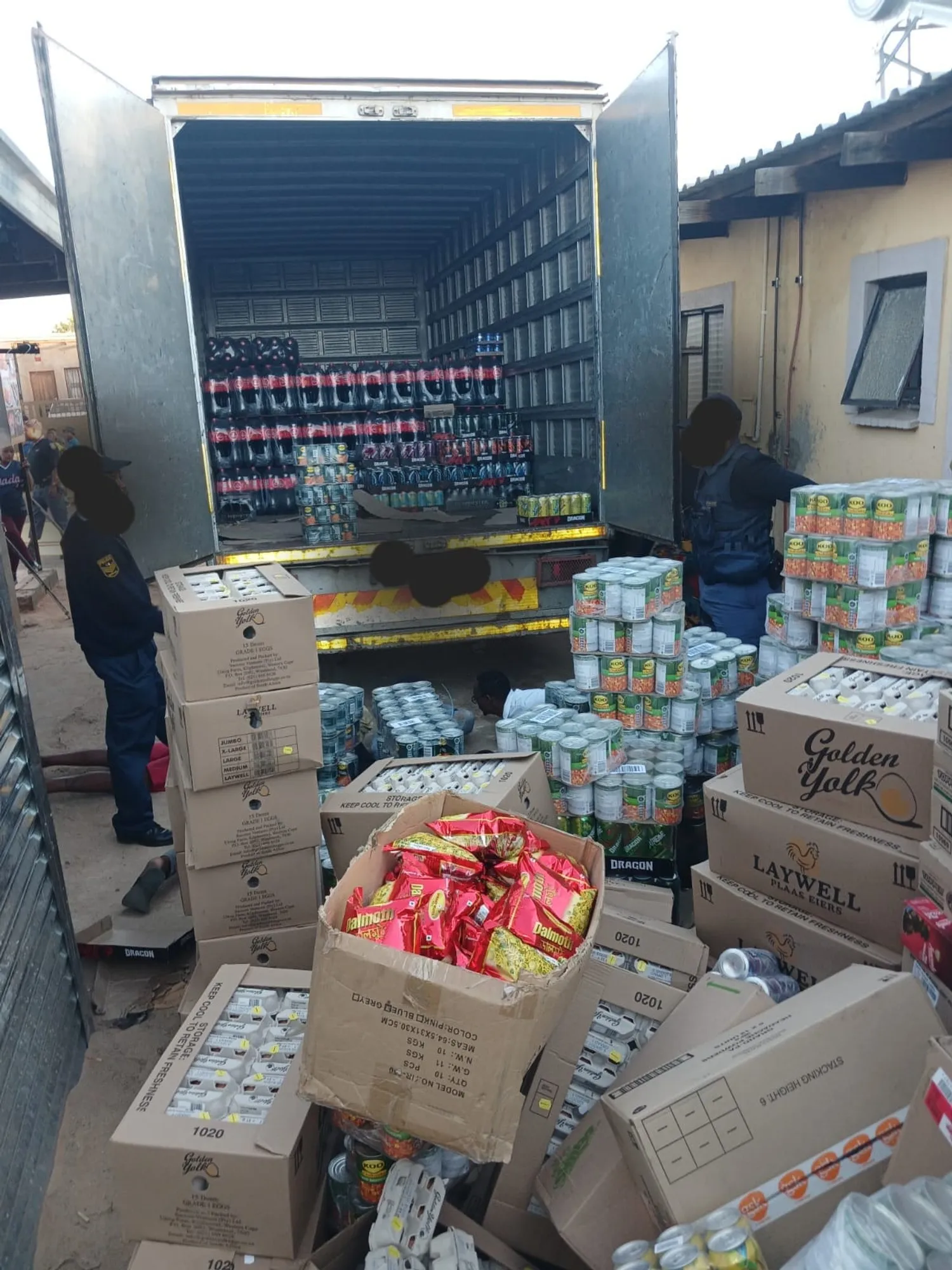 PICS: Gang caught red-handed off-loading stolen goods worth R2 million - Vimarsana News