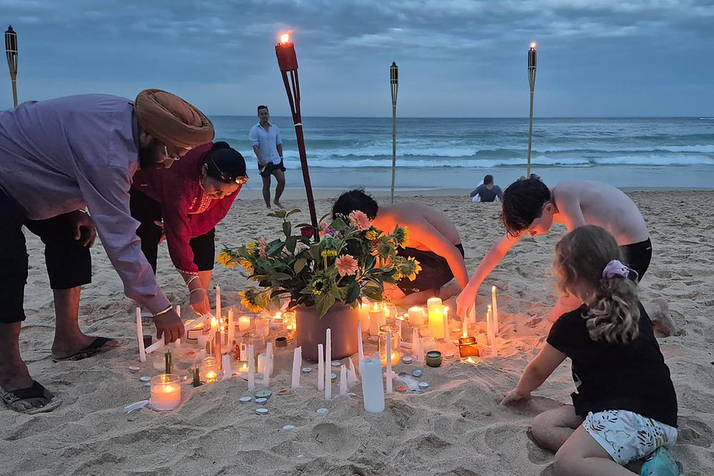 Australia Holds Nationwide Vigil for Bondi Beach Shooting Victims One Week After Deadliest Mass Attack in Decades