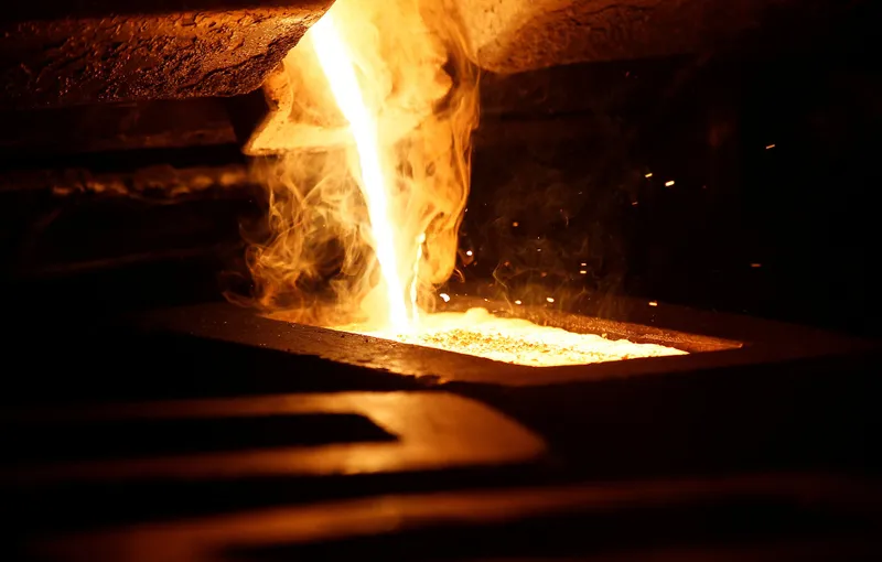 Betting on the dollar as the world turns to gold