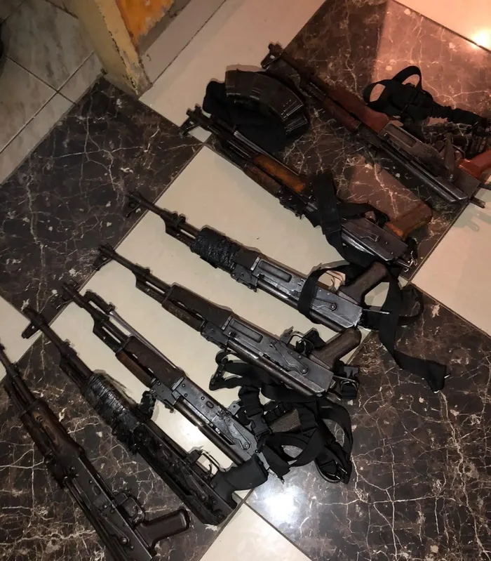 An intelligence-driven operation in Daveyton resulted in the seizure of multiple firearms and a hijacked BMW X5, although the suspects managed to evade arrest.