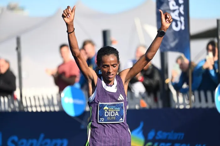 Dera Dida Yami led a clean sweep of the podium positions by Ethiopian women, clocking 2:23:18 to secure victory,  just under a minute outside Glenrose Xaba’s course record of 2:22:22.