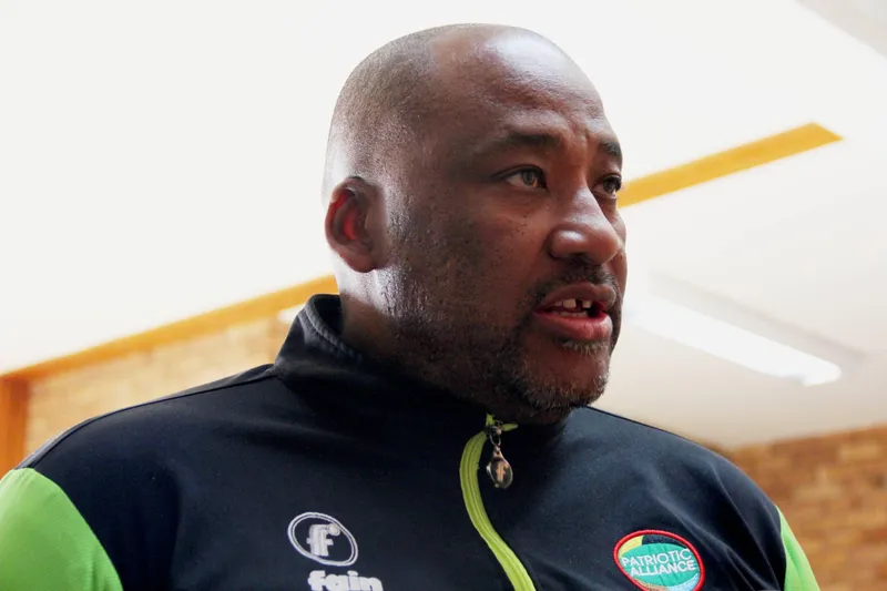 Moenie baiza nie, Meneer Minister — just apologise without reservations or qualifications