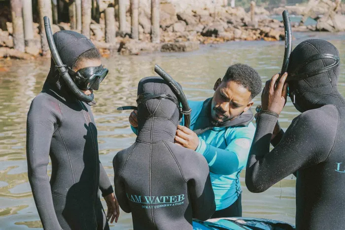 I AM WATER Facilitator, Marlin Van Sensie leading the in water snorkel station with Craggs Primary School at Knysna Heads on May 28, 2025.