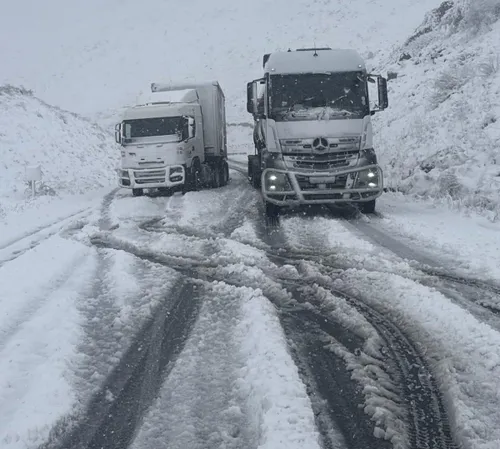 Heavy snowfall prompts road closures across KwaZulu-Natal, authorities warn motorists