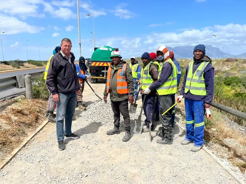 R27 cycle lane upgrade under way