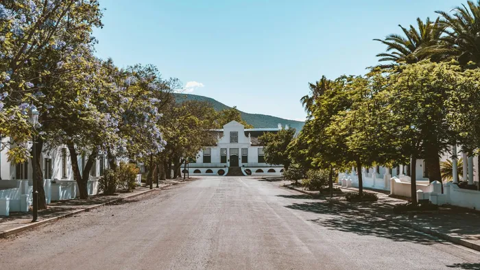 Graaff-Reinet blends history with dramatic scenery. 