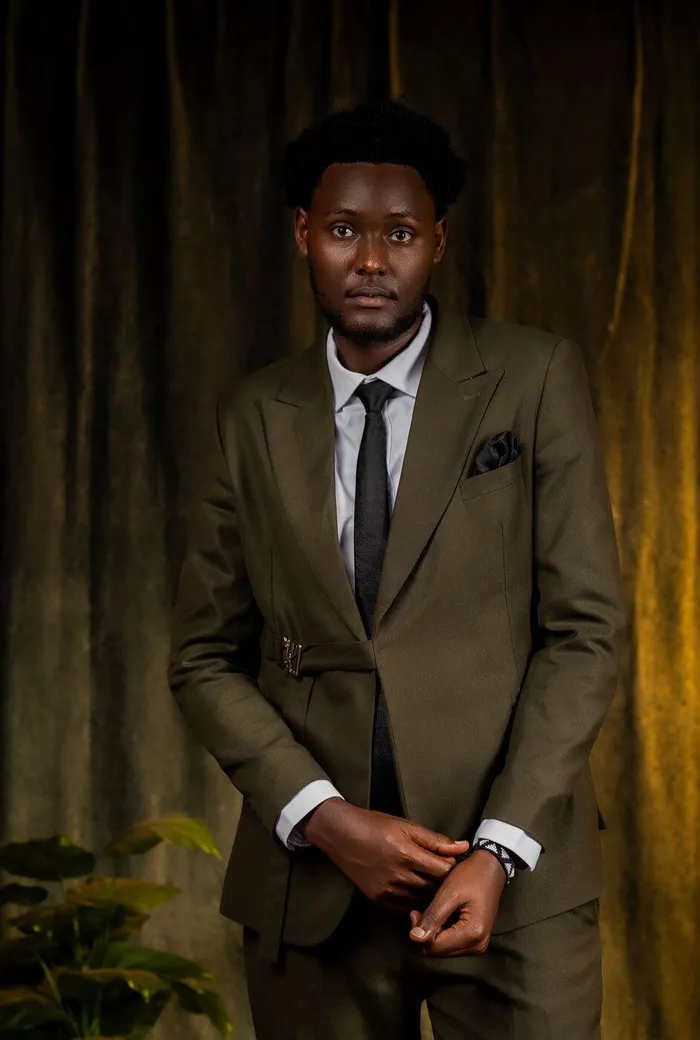 For men, a well-fitted linen or cotton suit in tan, olive or navy is a simple way to nail the “Country Allure” theme. 