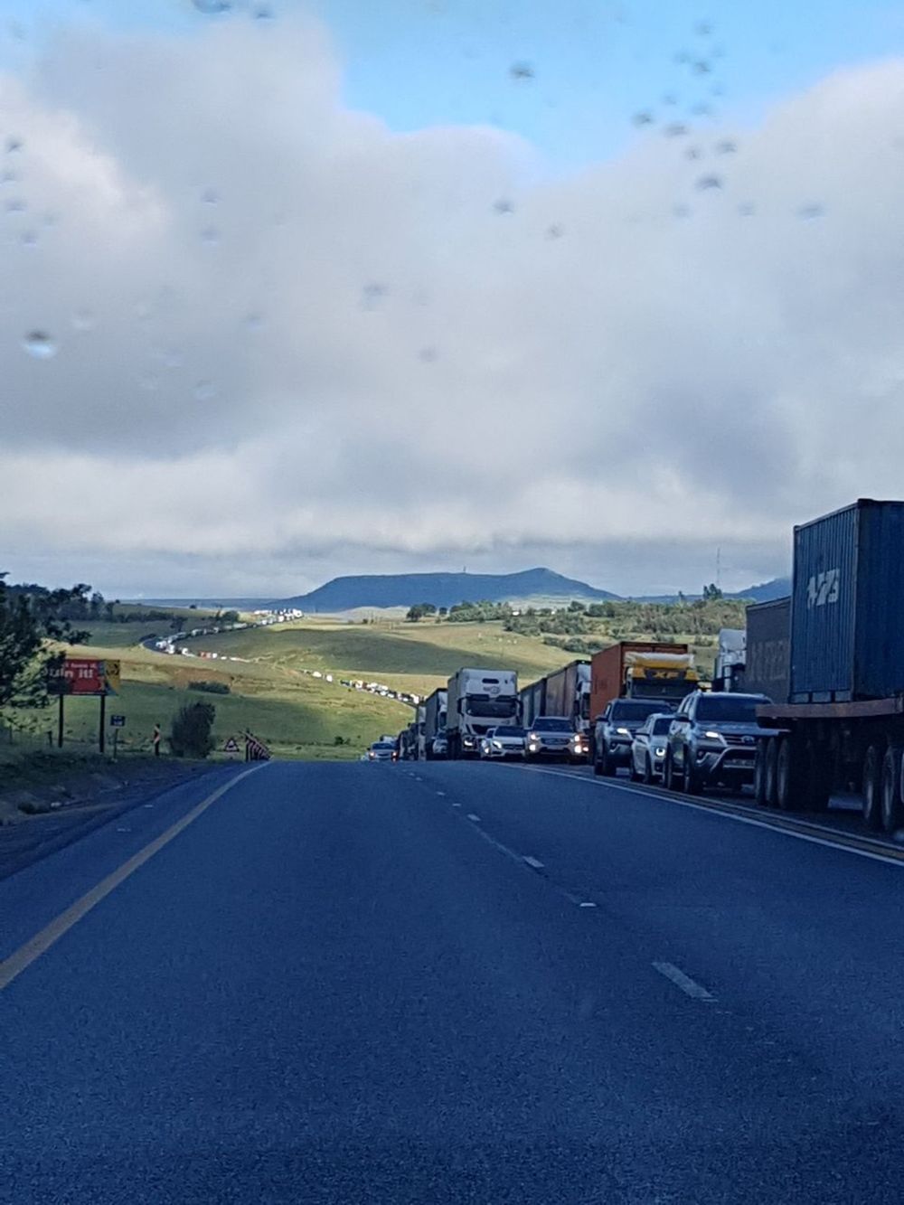 Motorists urged to exercise caution due to gusty winds on Van Reenen's Pass