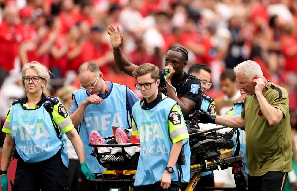 Fifa World Cup wrap: Mexico secure last-32 spot as Canada crush Qatar amid Koné horror injury