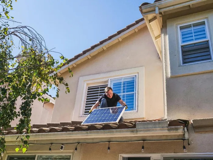 A property expert warns against the hidden costs of rooftop solar and urges homeowners to comply with the law.