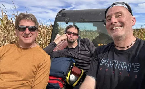 Skydivers parachuted 3 000 feet to help people in a plane crash