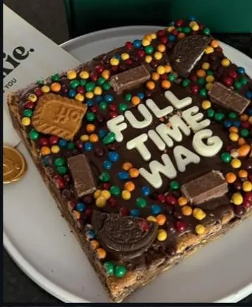 Personalised messages are the best way to go, and this establishment is having a blast with the orders they are receiving. 