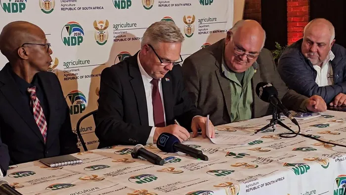 Minister of Agriculture, Willie Aucamp, recently announced the official launch of the self-vaccination application portal for livestock owners.
