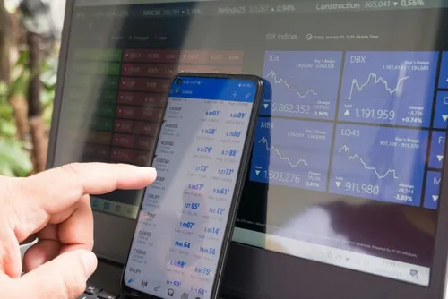 The US Iran peace talk collapse is triggering a massive risk off wave across South African forex desks