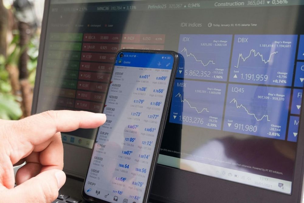 The US Iran peace talk collapse is triggering a massive risk off wave across South African forex desks
