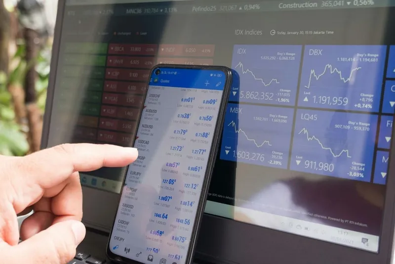 The US Iran peace talk collapse is triggering a massive risk off wave across South African forex desks