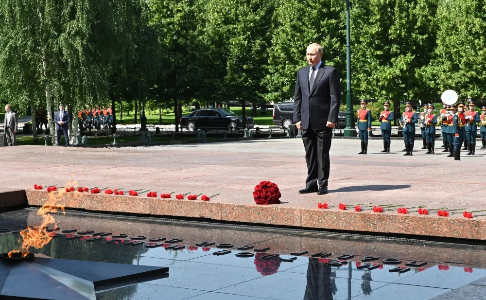 President Putin lays a wreath at the Tomb of the Unknown Soldier, Moscow.