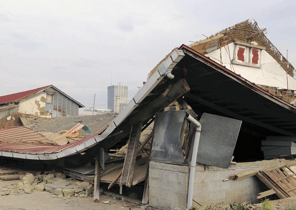 Dozens hurt in Japan aftershock