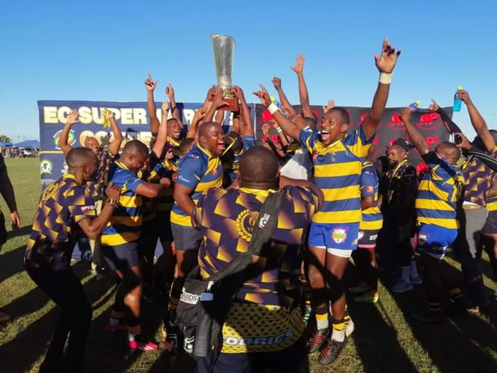 UZangqa uziqhwabela izandla iBobbies ezithathe indebe yeSuper 14